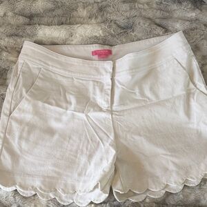 Isaac Mizrahi White Scallop Hem Shorts